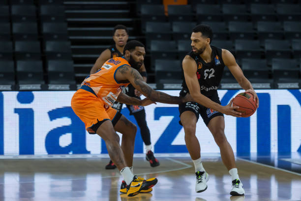 参与其间 参与其间