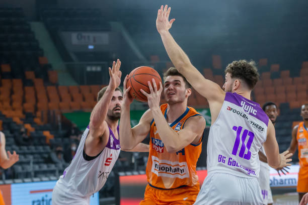 他对桑托斯 他对桑托斯